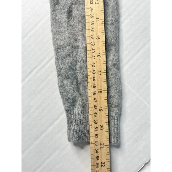 Gap Womens Lambswool Blend Argyle Sweater XS V-Neck Gray Green White - Picture 9 of 9